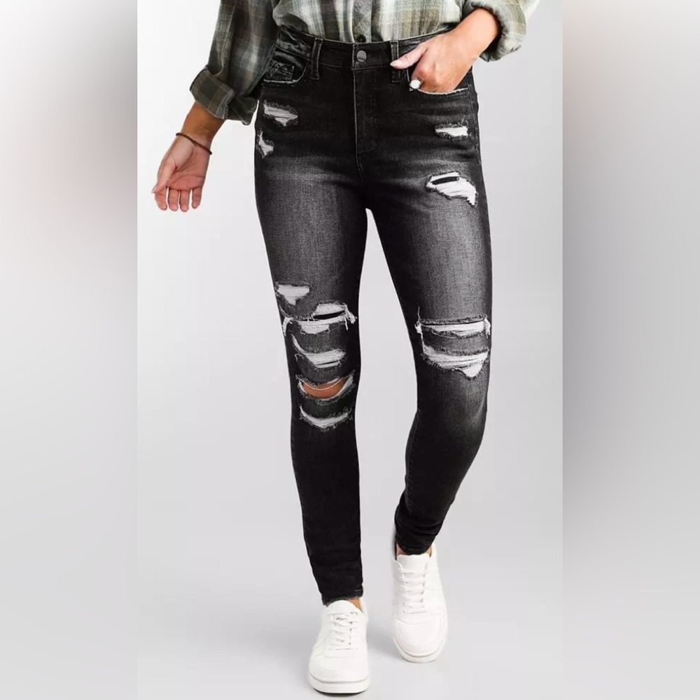 Buckle Black Label Skinny Jeans fit. 75